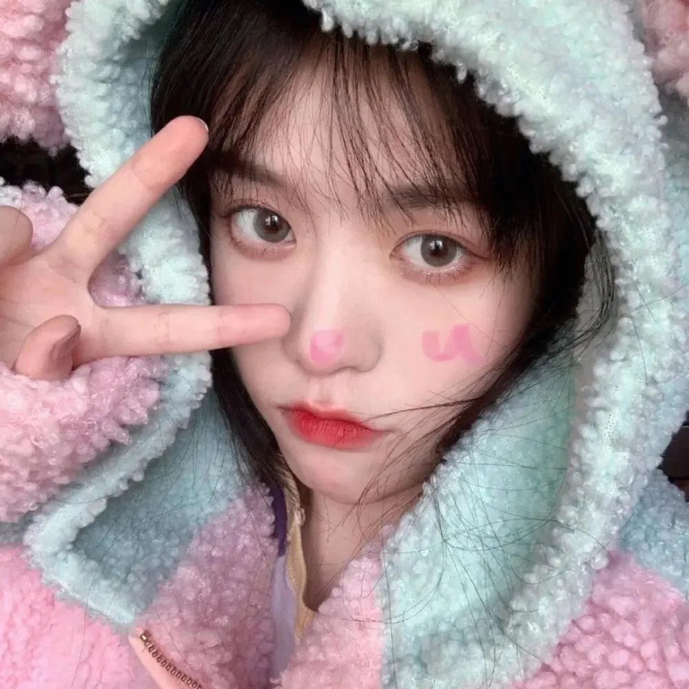 穿进末世后，我与仇人同居了